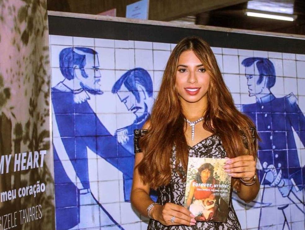 Gizele Tavares lança livro em memória póstuma de sua mãe